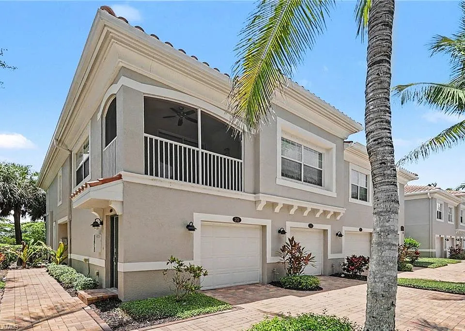 23440 Alamanda Dr #201