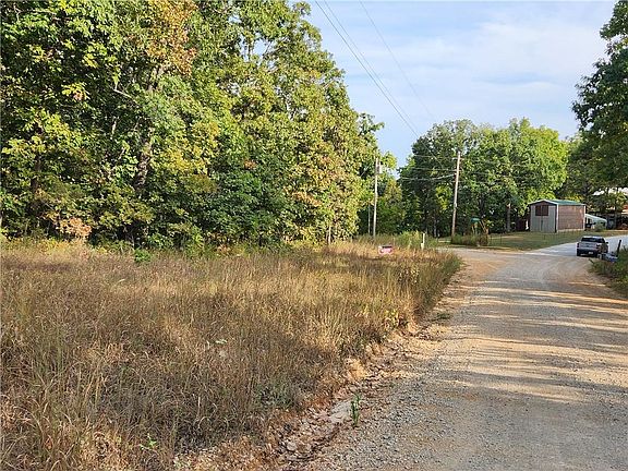 5th image of Hiawatha Dr