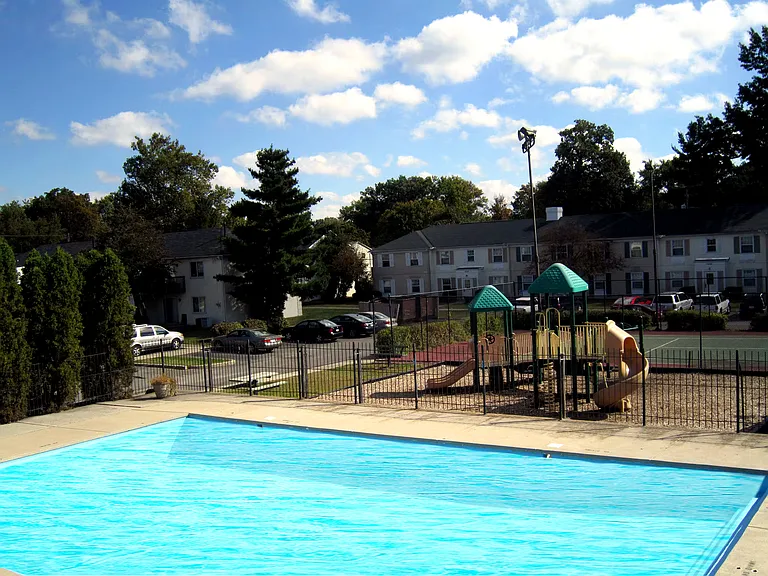 Essington Village — Photo 3