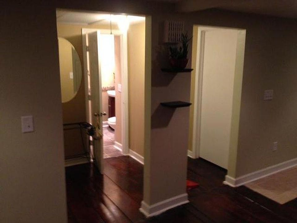 2nd image of 932 Ambassador St