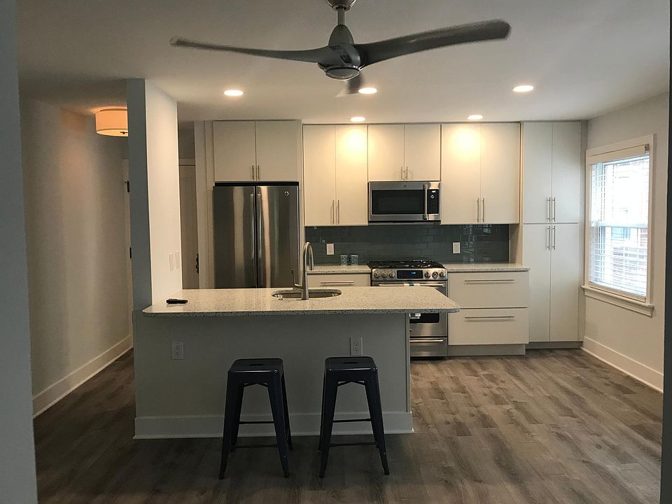 Designer kitchen - open flow into living room