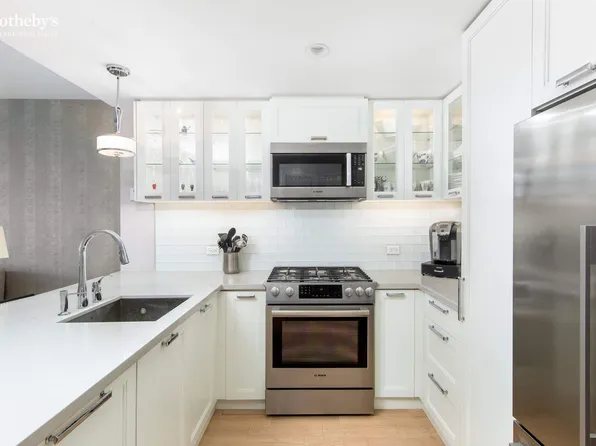 330 East 38th Street image 5 of 16