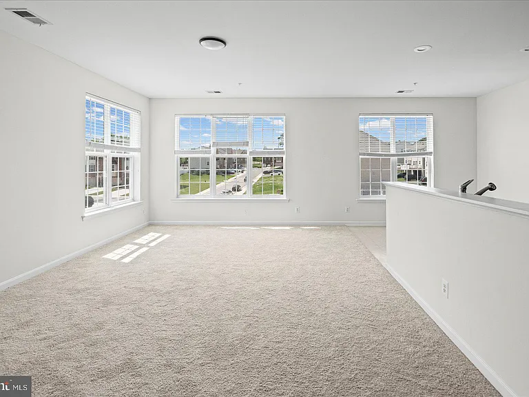 1670 Mohegan Dr #B — Photo 7