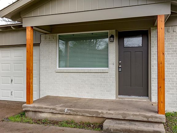 3rd image of 1414 Eastview Dr