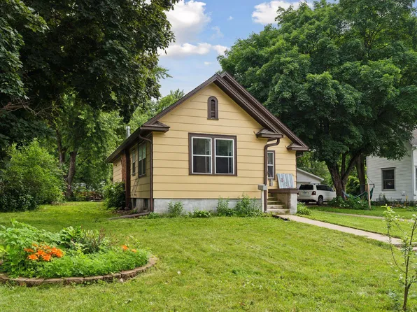 518 8th St E, Glencoe, MN 55336