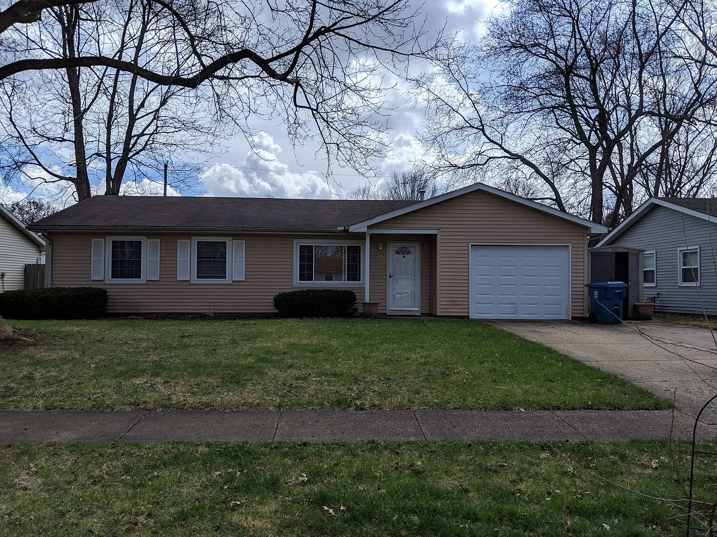 2405 Hathaway Dr photo 1