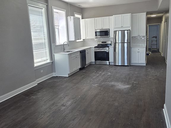 3rd image of 1860 N Hoyne Ave APT 1R