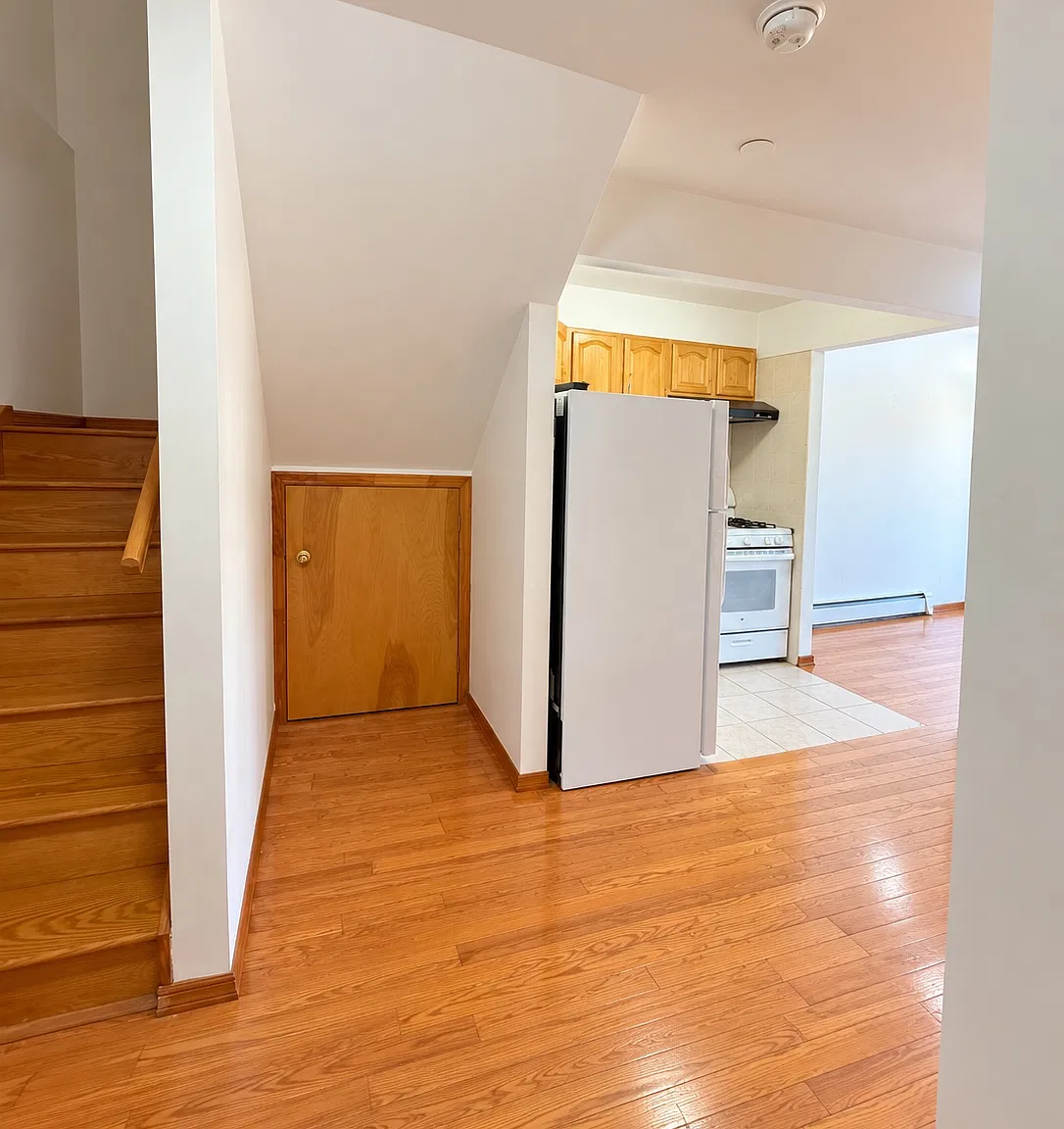 2 bed, 900 sqft, $2,500 — Photo 3