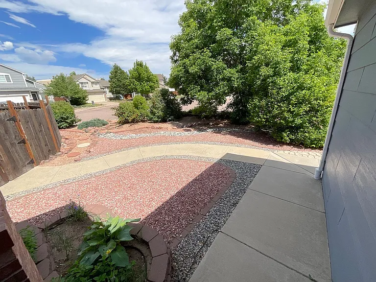 2579 Weyburn Way — Photo 3