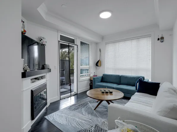 13897 Fraser Hwy #204, Surrey, BC V3T 0G8