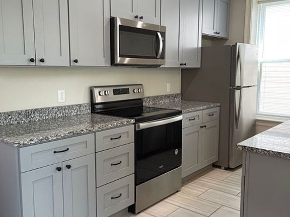 3rd image of 4439 Swan Ave