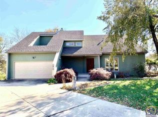 3819 SW Cambridge Ct, Topeka, KS 66610