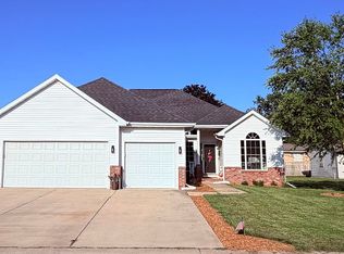 1212 Michele Dr, Pawnee, IL 62558