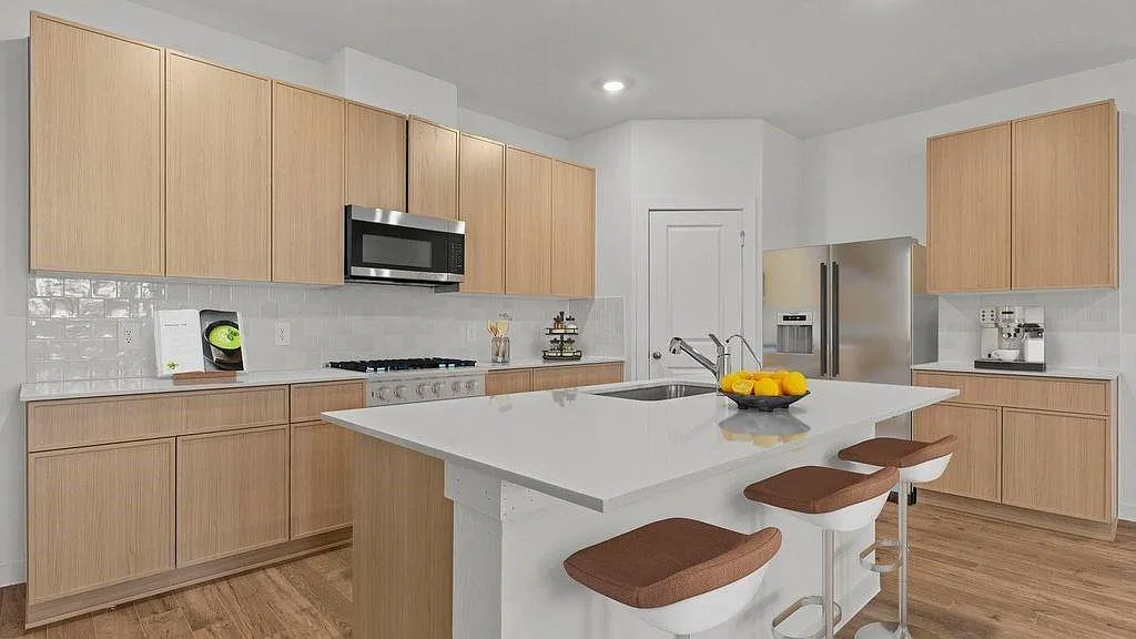 4 bed, 2.5 bath, 2054 sqft, $2,395 — Photo 4