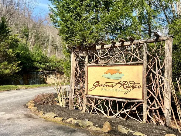 17 Garnet Rd, Sylva, NC 28779