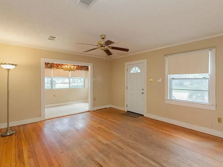 422 Glenmore Ave — Photo 6
