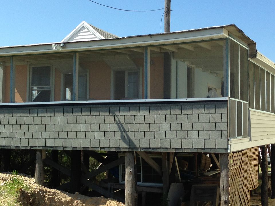 Deck overlooking beach