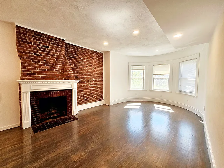 1406 Beacon St #7 — Photo 3