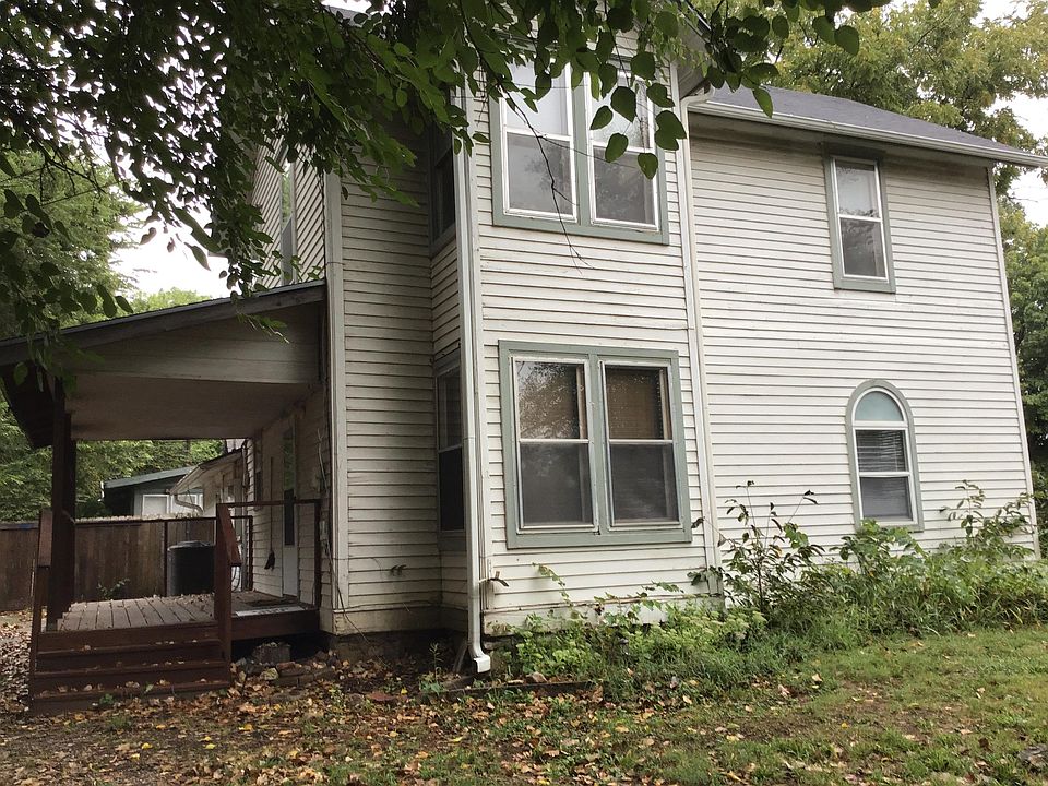 1st image of 1043A Delaware St