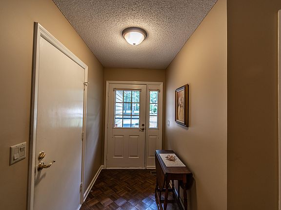 4th image of 21 Hickory Cove Ln
