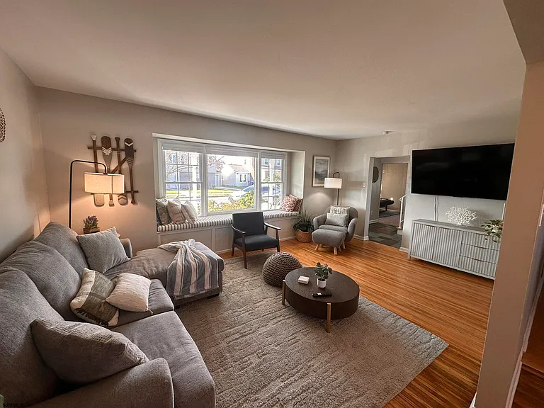 611 N Delavan Ave — Photo 5
