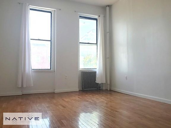 3rd image of 245 Montrose Ave APT 2R