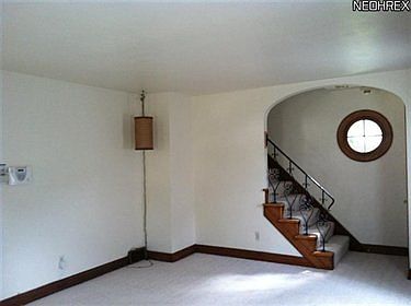 4th image of 430 Kenmore Ave NE