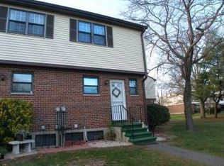 239 Hampton Ct, Newington, CT 06111