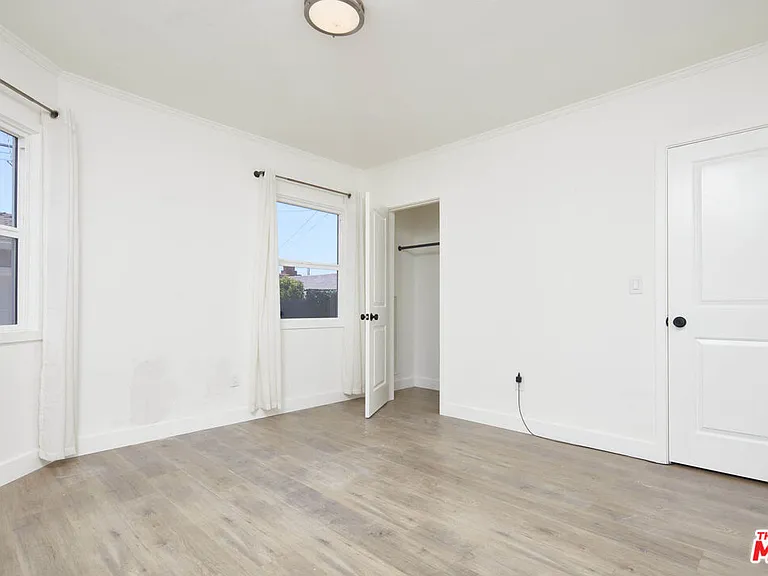 2904 W 81st St — Photo 28