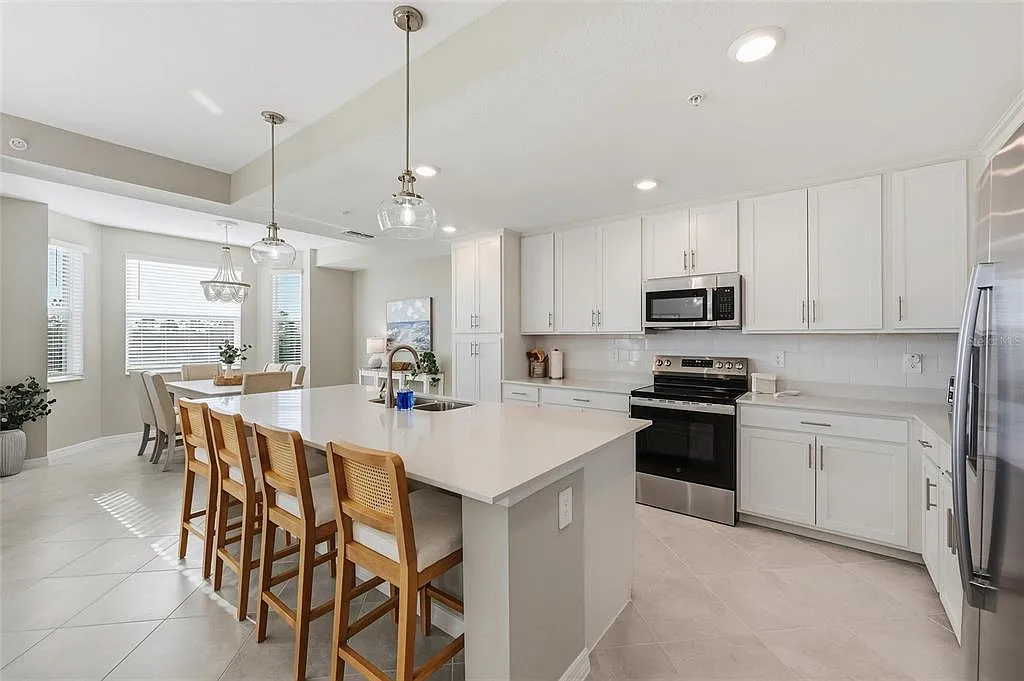 2 bed, 2.0 bath, 1154 sqft, $5,500 — Photo 4