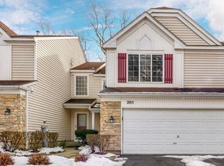 205 Locksley Dr, Streamwood, IL 60107