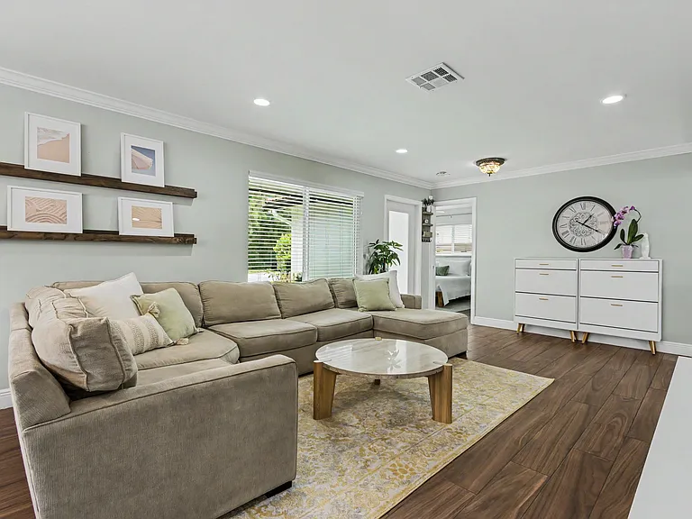 950 Johnson St — Photo 11