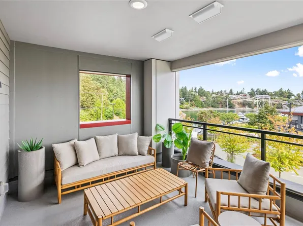 3529 Dolphin Dr #202, Nanaimo, BC V9P 9J7