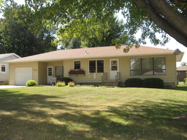 610 W Shore Dr, Worthington, MN 56187