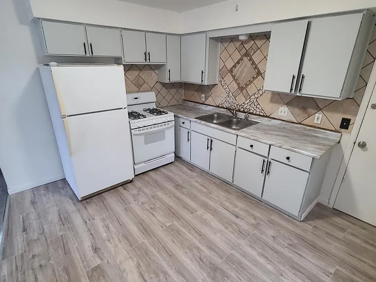 393 W Waterloo Rd — Photo 6