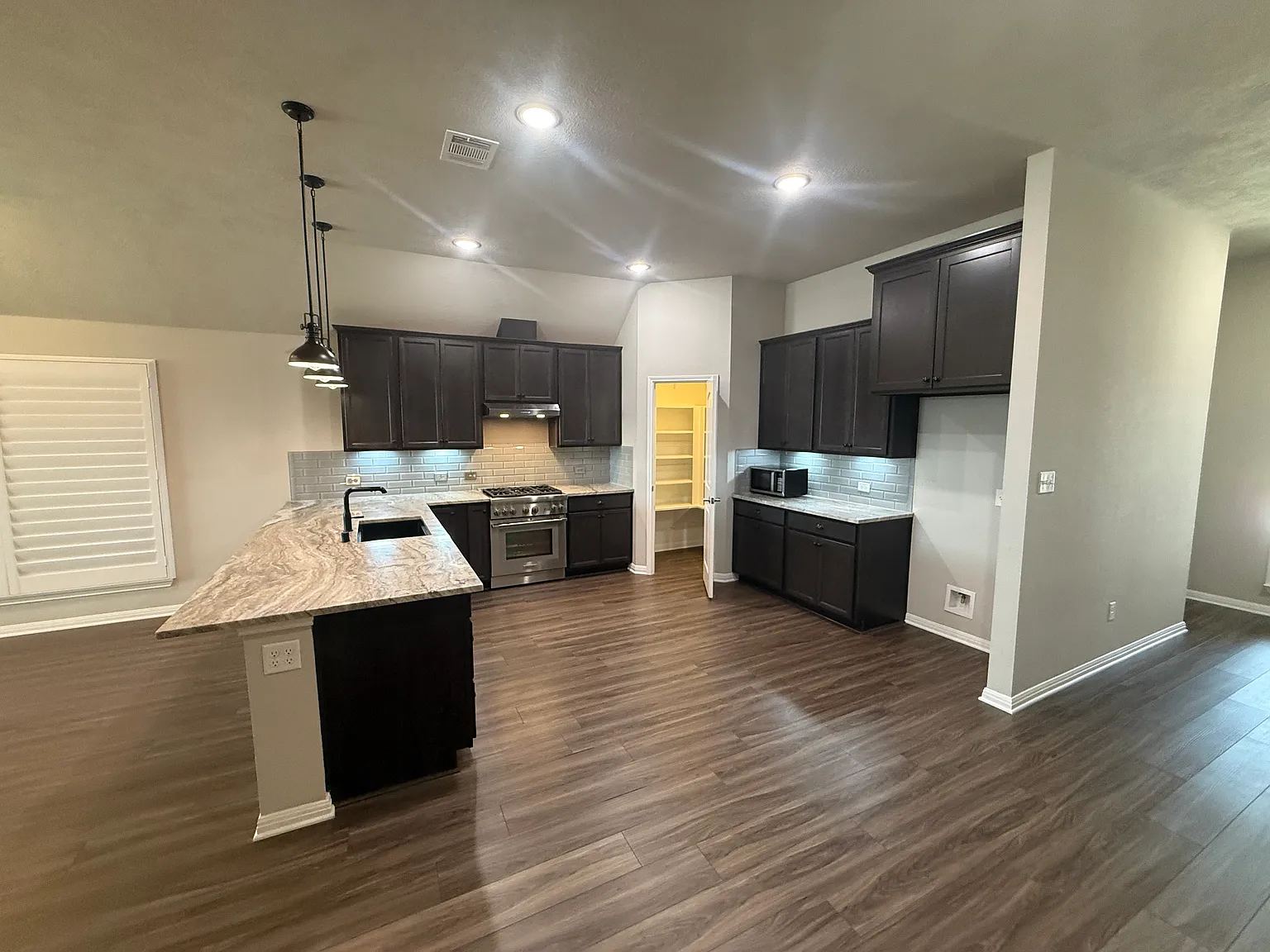 4 bed, 2091 sqft, $3,000 — Photo 2