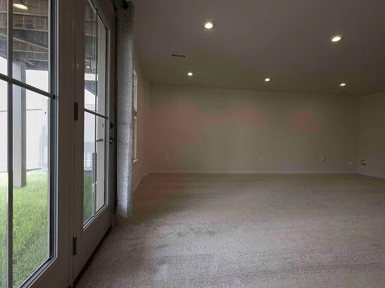 930 Dawes Ct — Photo 13