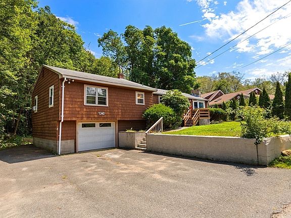 3rd image of 59 Holly St