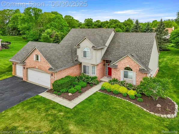 6711 Teluride Dr, White Lake, MI 48383