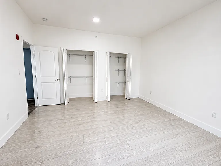 6918 Bay Dr #6 — Photo 3
