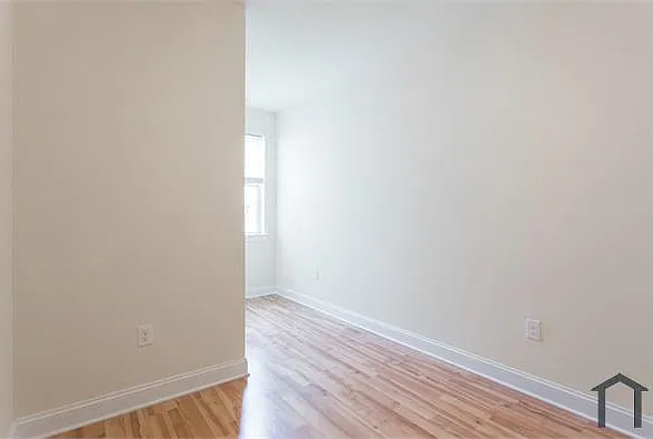 3 bed, 884 sqft, $1,900 — Photo 2