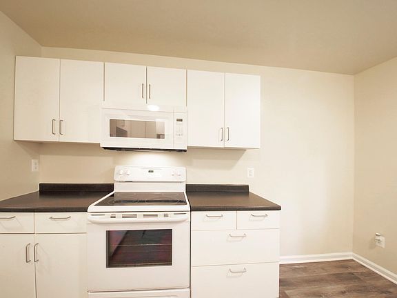 5th image of 1123 Waterford Pl