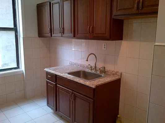 Rented by Gotham City Group LLC | media 33