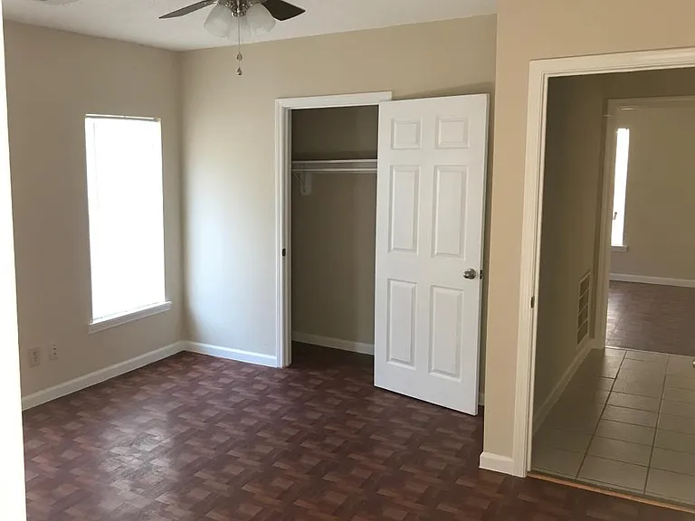 4223 Roseland Ave — Photo 2