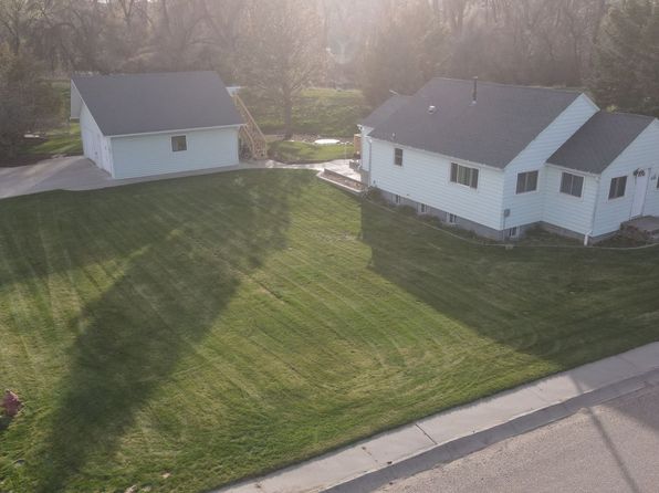 660 N 15th Ave, Forsyth, MT 59327