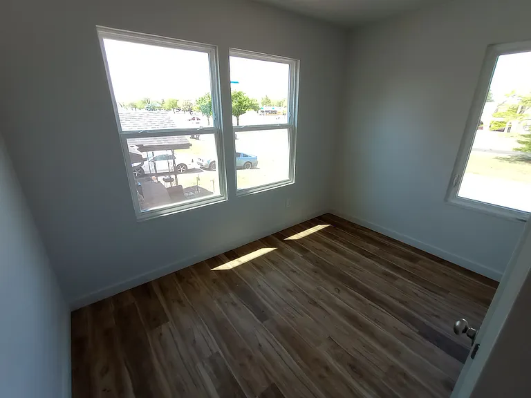 404 SW Grand Blvd #1 — Photo 6