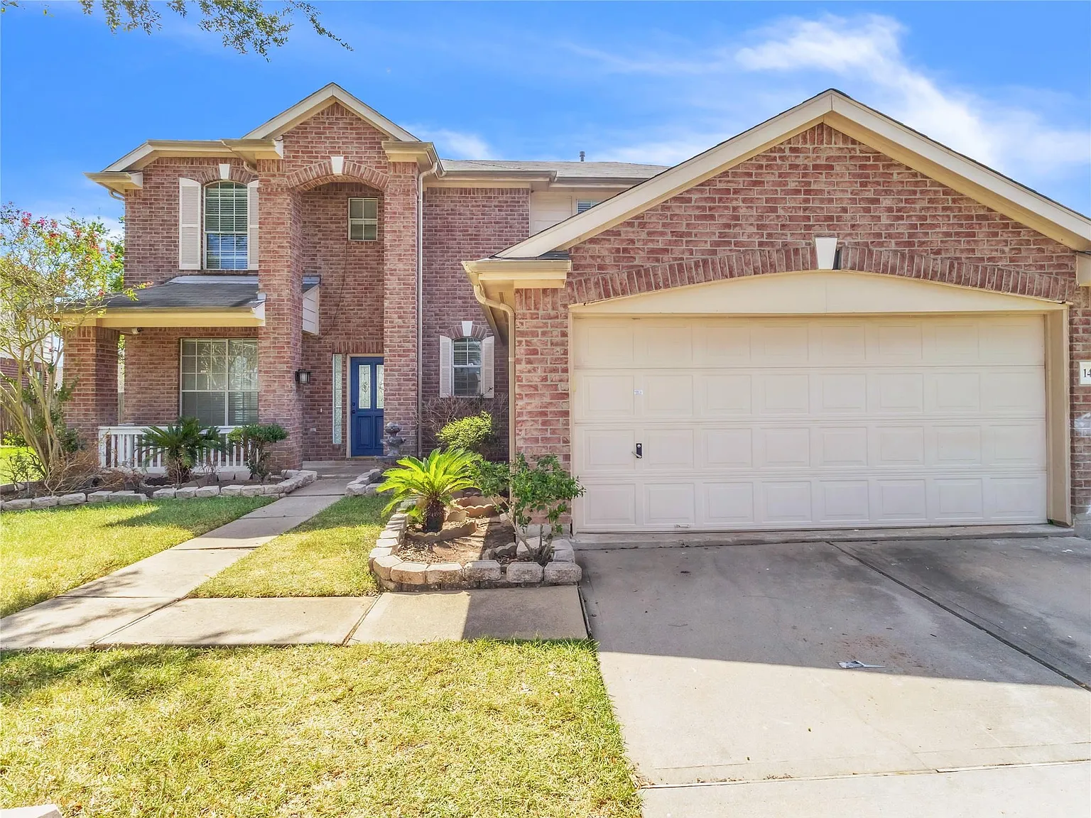 3 bed, 2.5 bath, 2334 sqft, $2,350 — Photo 3