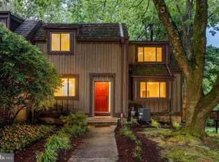 1512 Farsta Ct, Reston, VA 20190