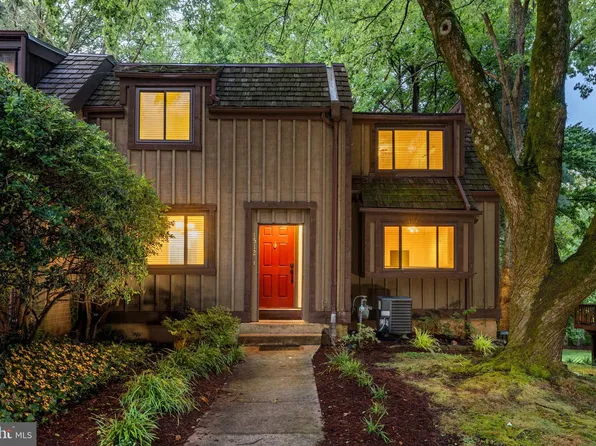 1512 Farsta Ct, Reston, VA 20190