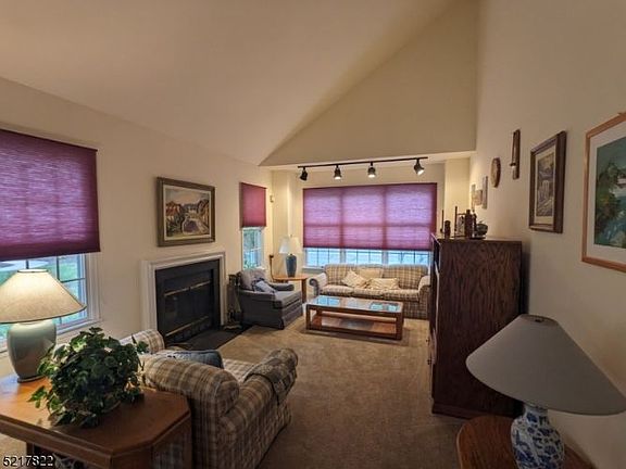 2nd image of 10 Dorset Ln